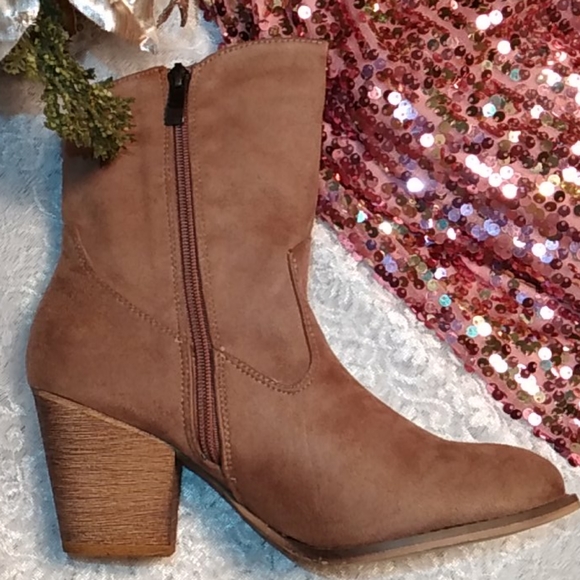 Stars & Studs Cowgirl Ankle boots - Picture 9 of 10